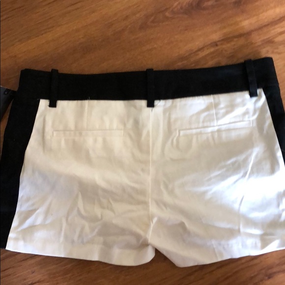 Shorts - Picture 2 of 4